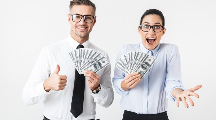 Canadian Workers Set To Enjoy Salary Boost